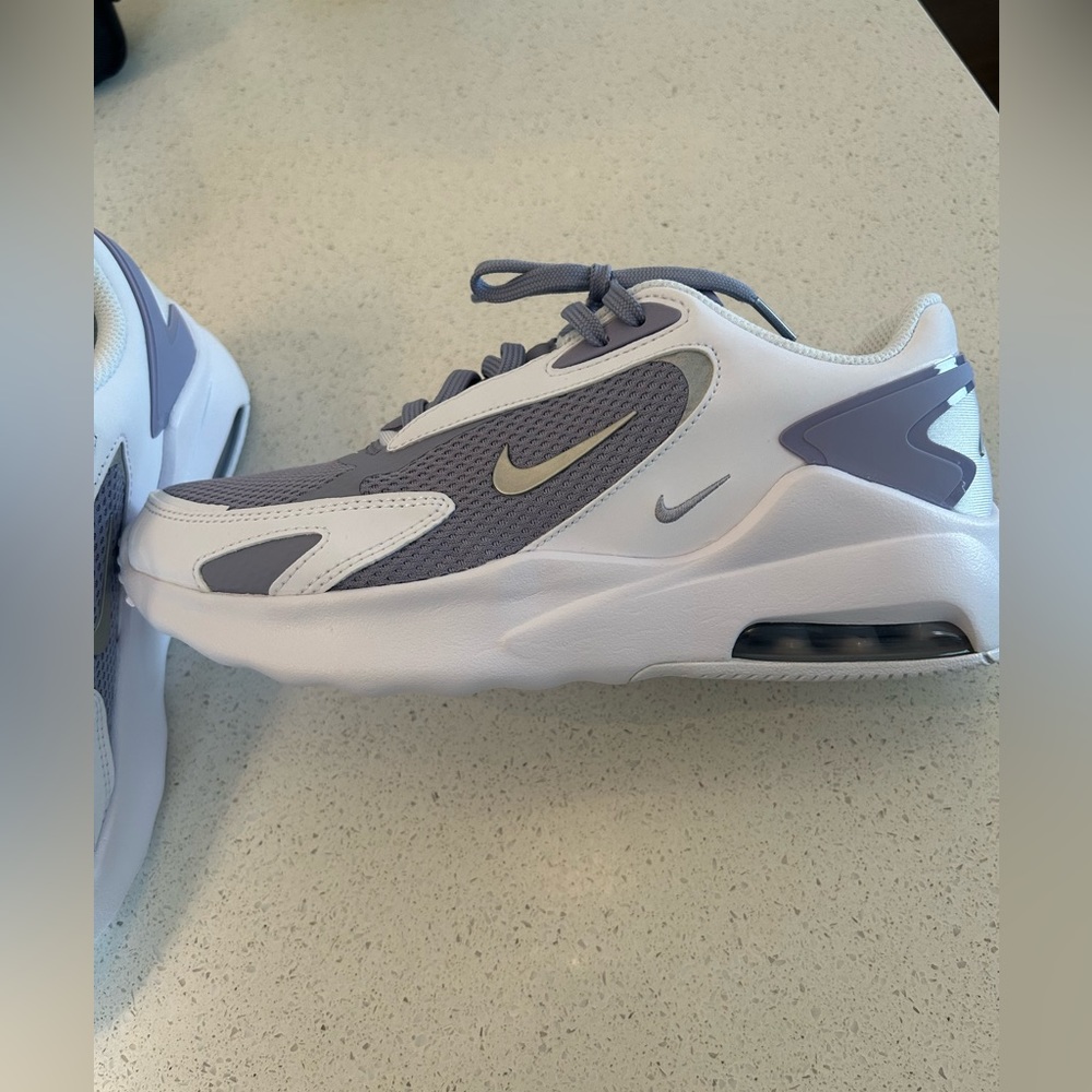 Nike Air Max Bolt
Women's Shoes. Size 8. Brand new (no box)